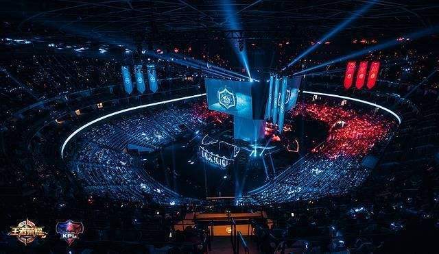 与欧冠双线 与欧冠双线